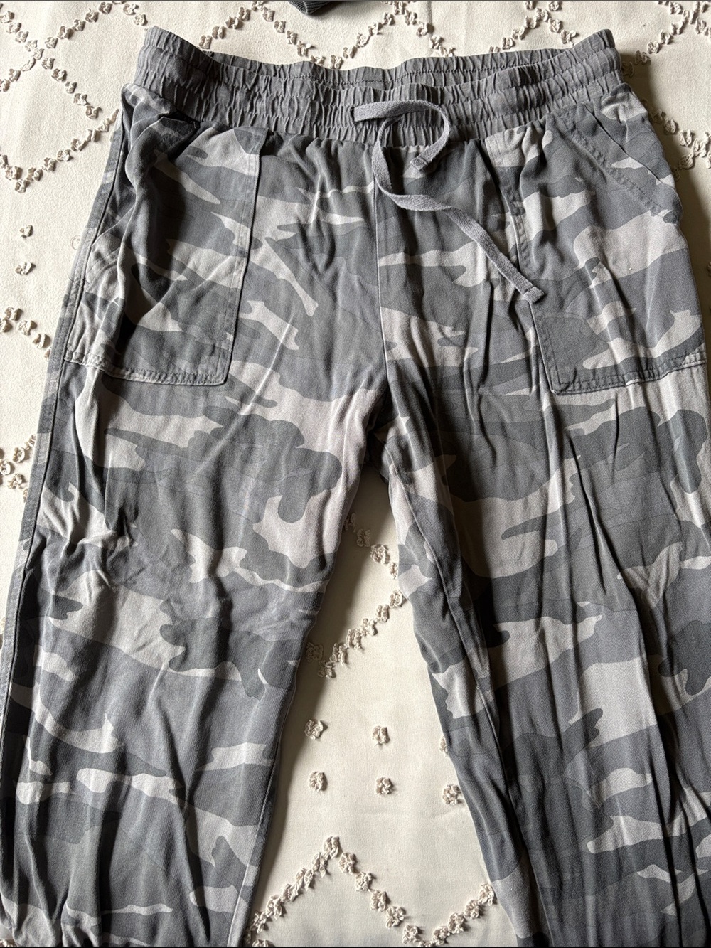 Splendid Gray Camo Capris